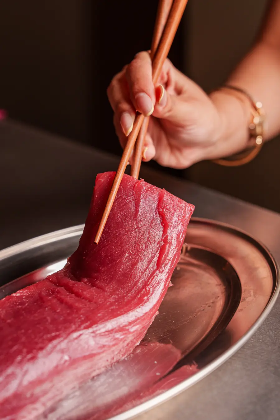 Atún en la cocina de Santoku